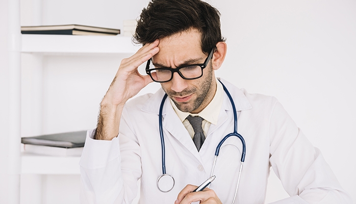 Pénurie de médecins généralistes : faut-il obliger les médecins à s' installer ?