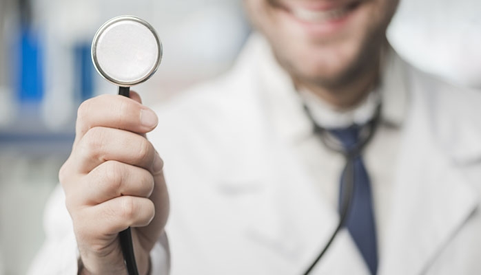 Les parts d'une SCI donnant en sous-location les murs d'une clinique ne sont pas utiles à un médecin